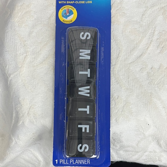 CVS Health Pill Splitter and Weekly Pill Planner Set - Picture 4 of 10